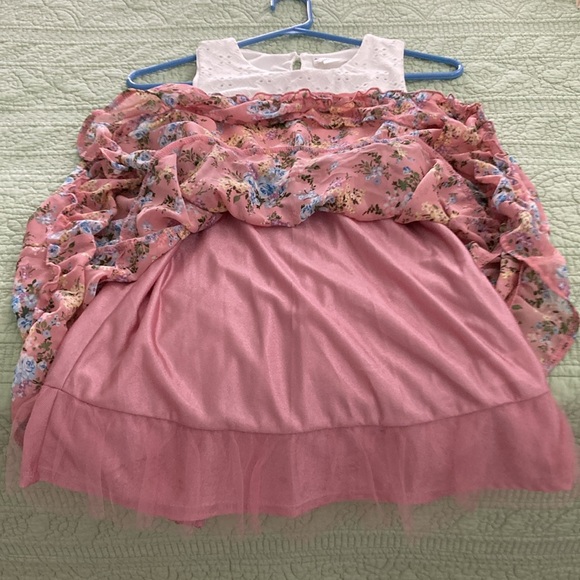 Girl’s Prettiest Dress 👗 - Picture 5 of 6